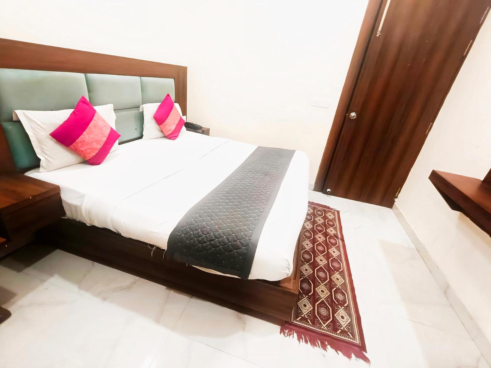 Glace Stay Inn Near Igi Airport New Delhi Bagian luar foto